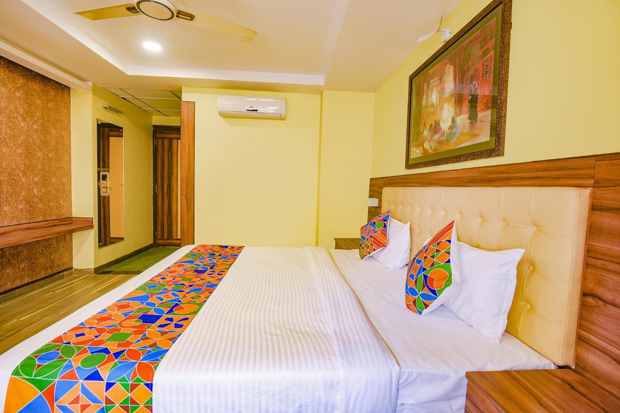 Fabhotel Phoenix Resorts - Nr M Chinnaswamy Stadium Bangalore Exteriör bild